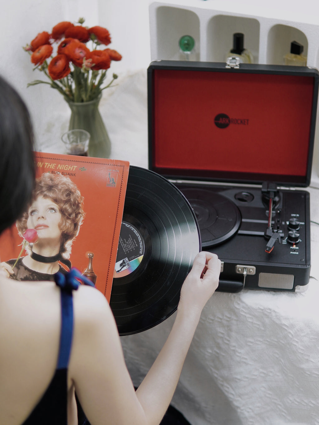 Curiosity III Suitcase Bluetooth Turntable - Black Red